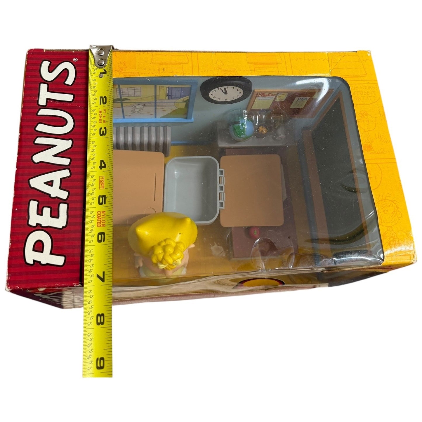Peanuts Sally Brown Elementary School Classroom Deluxe Playset Schulz