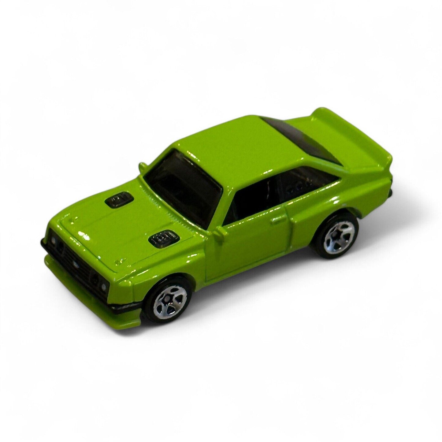 18 Loose Diecast Car Lot - Hot Wheels, Matchbox, Maisto & More Vintage & Modern