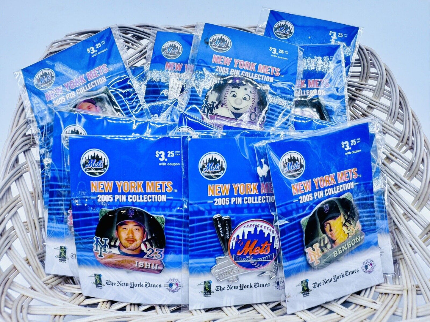 New York Mets 2005 SHEA STADIUM 26pc Pin Collection from NY TIMES