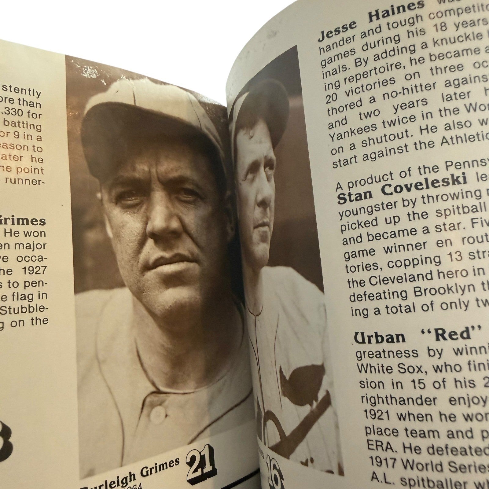1983 National Baseball Hall of Fame and Museum Yearbook Brooks Robinson Marichal