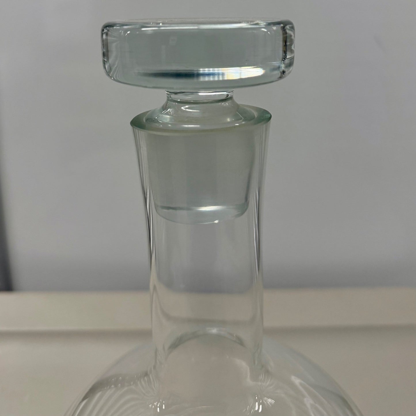 Clear Glass Round Decanter With Stopper Barware Serving