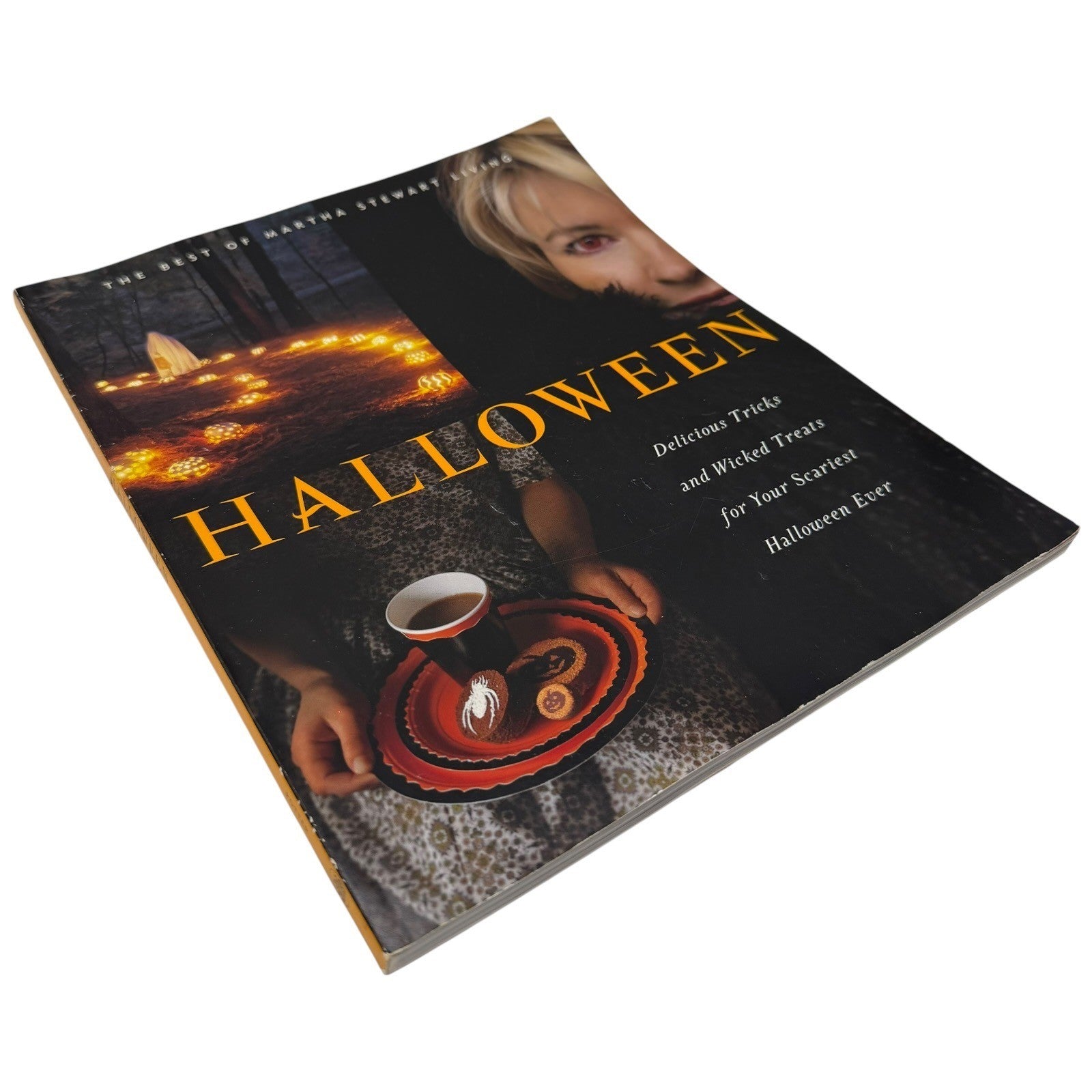 Martha Stewart Living Halloween Magazine Book Best of Tricks and Treats 2001