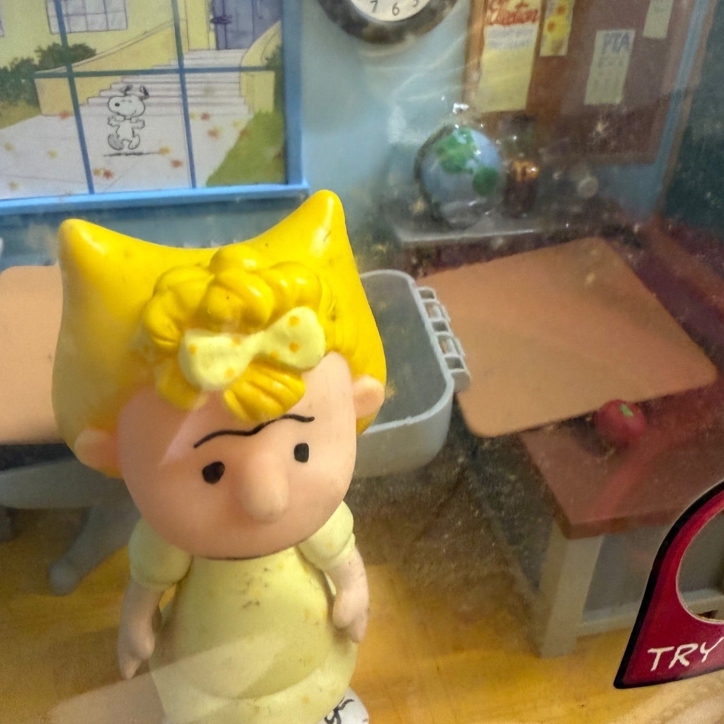 Peanuts Sally Brown Elementary School Classroom Deluxe Playset Schulz
