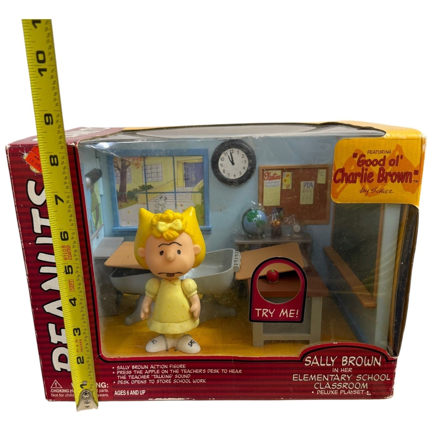Peanuts Sally Brown Elementary School Classroom Deluxe Playset Schulz